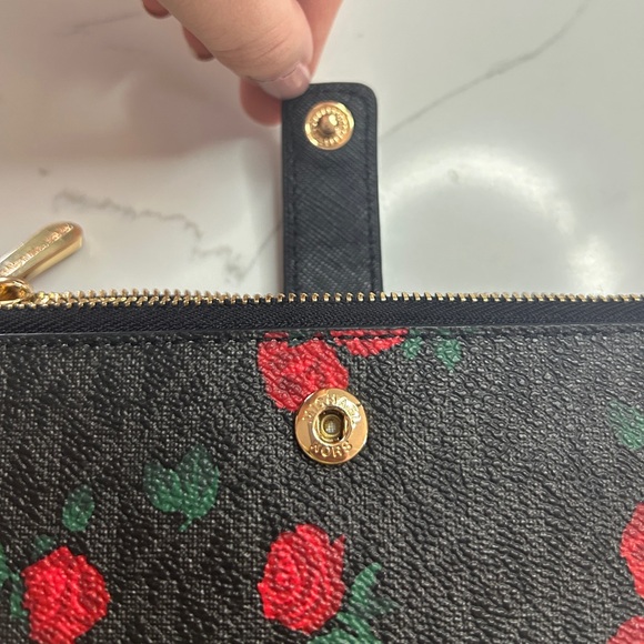 Michael Kors Rose Wristlet- NWOT - Picture 13 of 17